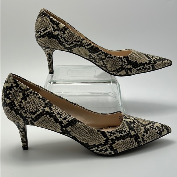 New Tahari Sofiya Kitten Heel Pumps 9 Snakeskin Pointy Toe Beige Black Classic - Picture 4 of 16